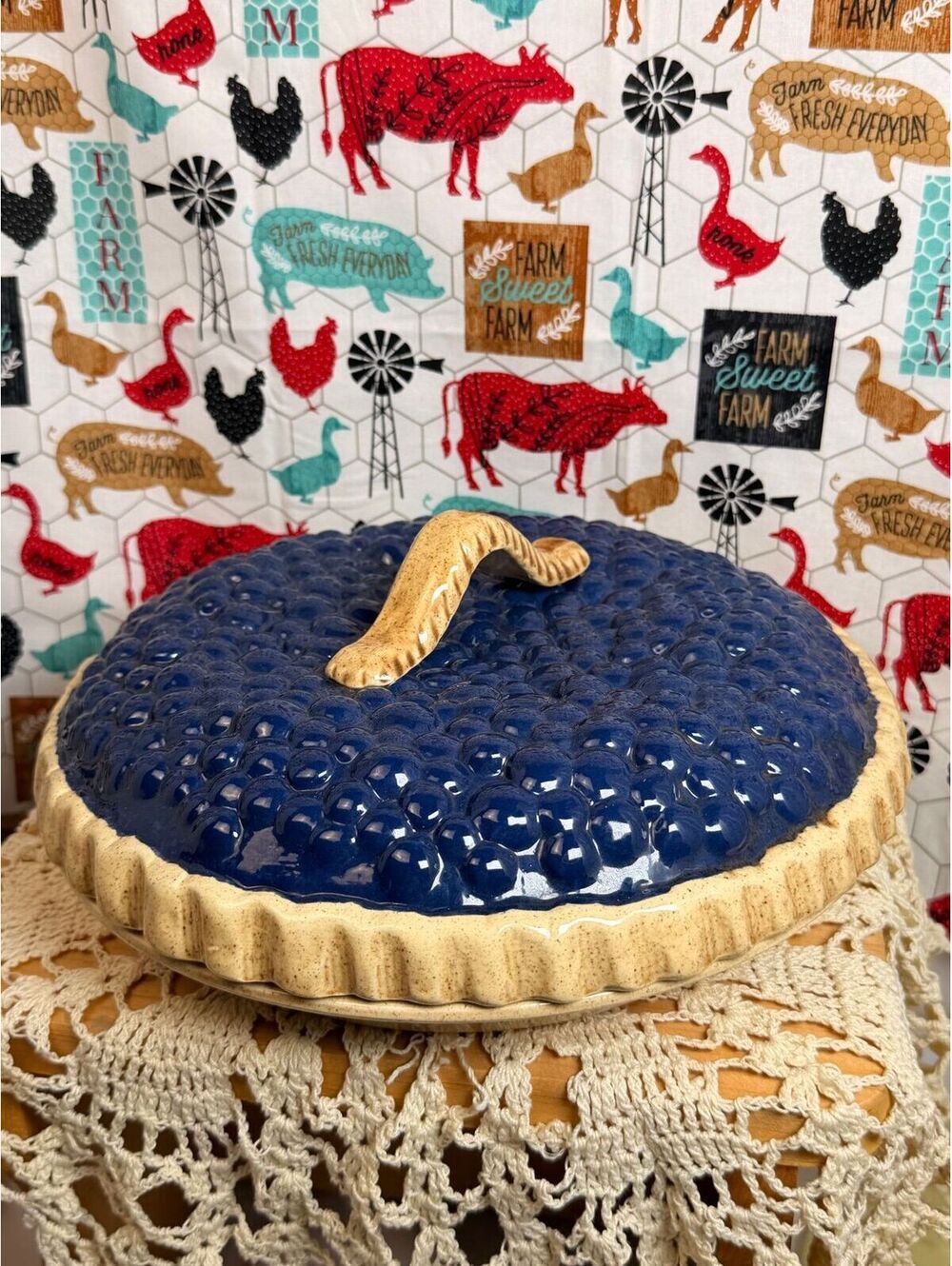 VTG Blueberry pie keeper